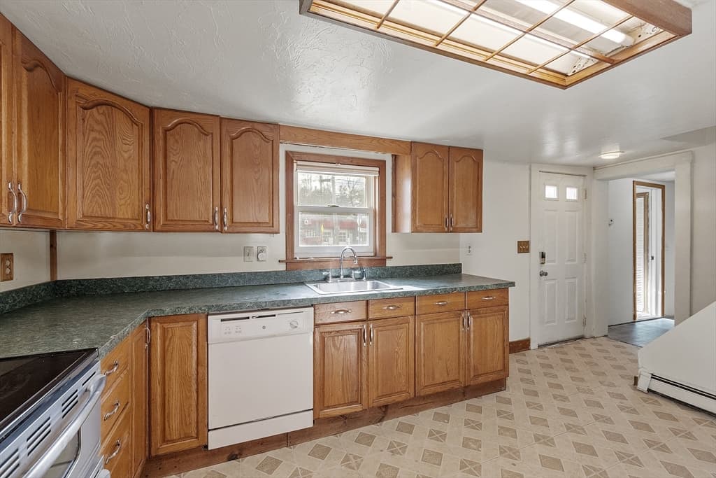 Single Family Residence at 118 Spring St, Winchendon MA 01475, Winchendon, photo 10 of 27