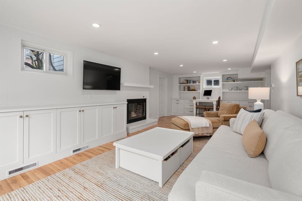 Single Family Residence at 172 Country Drive, Weston MA 02493, Weston, photo 27 of 39