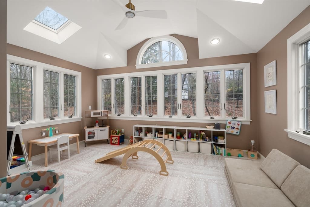 Single Family Residence at 172 Country Drive, Weston MA 02493, Weston, photo 16 of 39