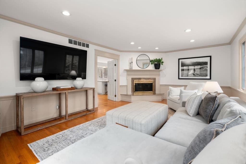 Single Family Residence at 172 Country Drive, Weston MA 02493, Weston, photo 11 of 39