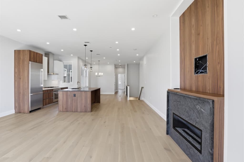 407 E 7th St # 2, Boston MA 02127 photo 27