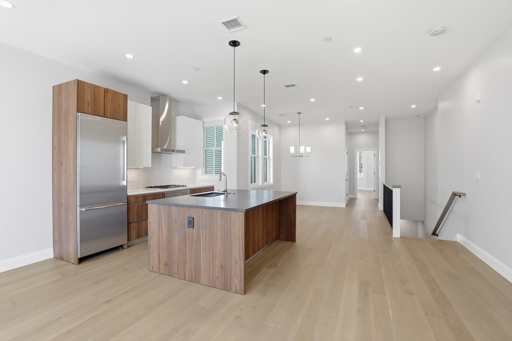 407 E 7th St # 2, Boston MA 02127 photo 26