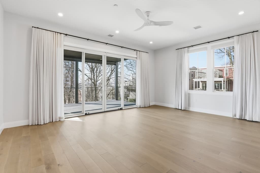 407 E 7th St # 2, Boston MA 02127 photo 3