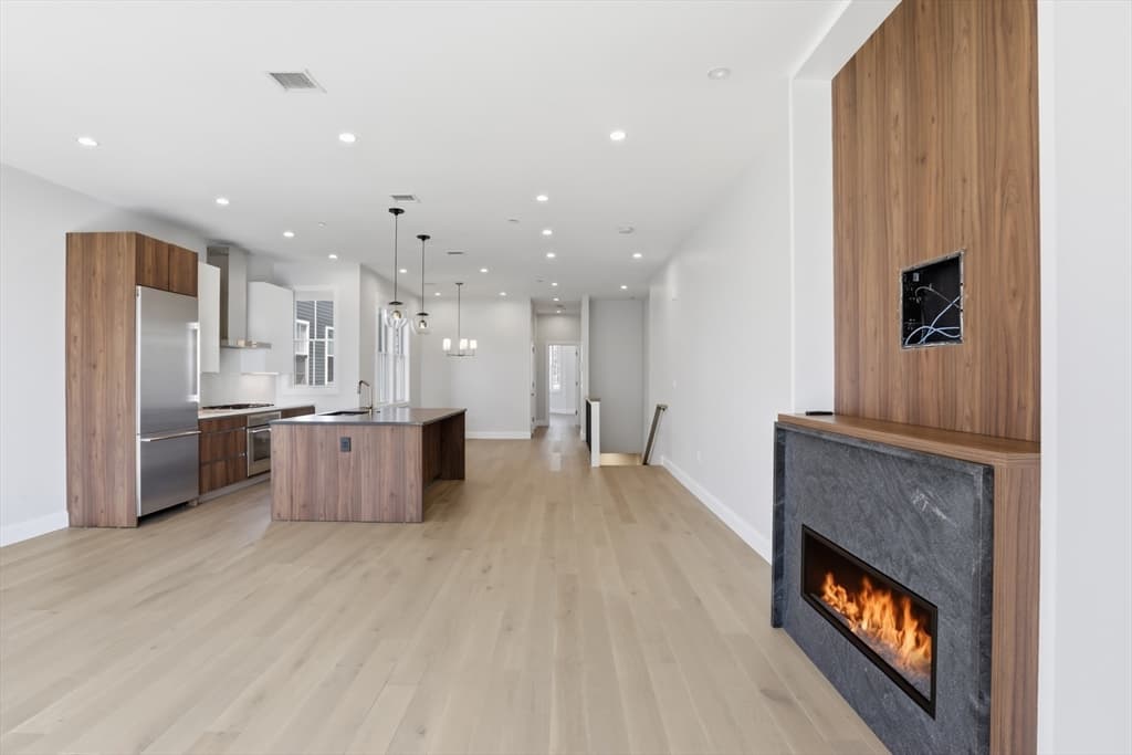 407 E 7th St # 2, Boston MA 02127 photo 28