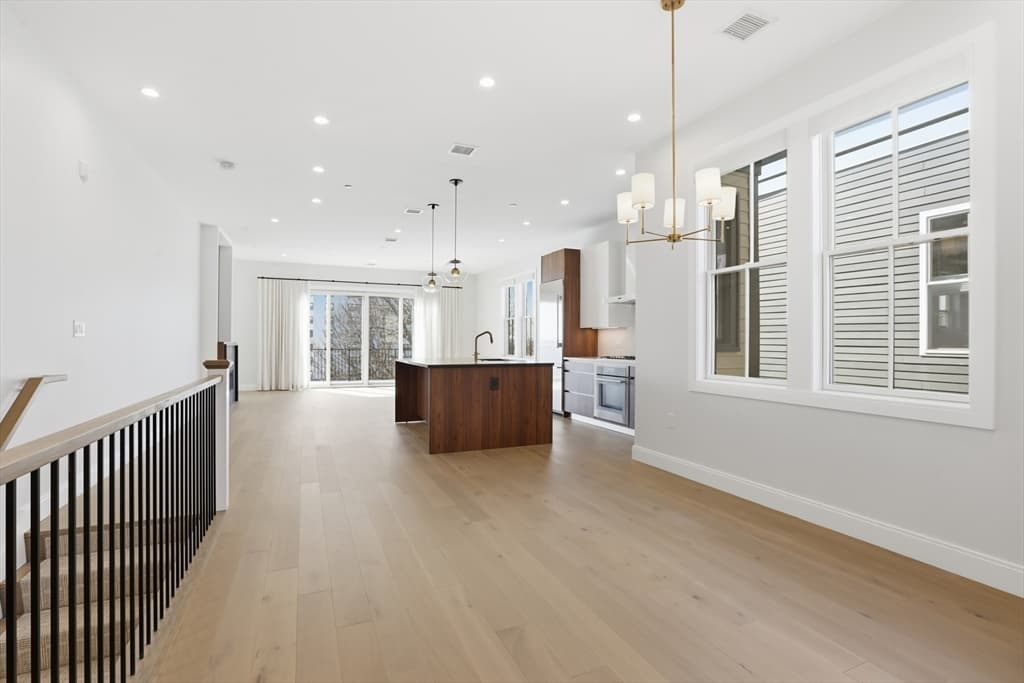 407 E 7th St # 2, Boston MA 02127 photo 35