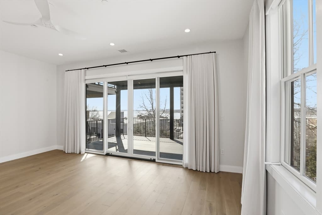 407 E 7th St # 2, Boston MA 02127 photo 4