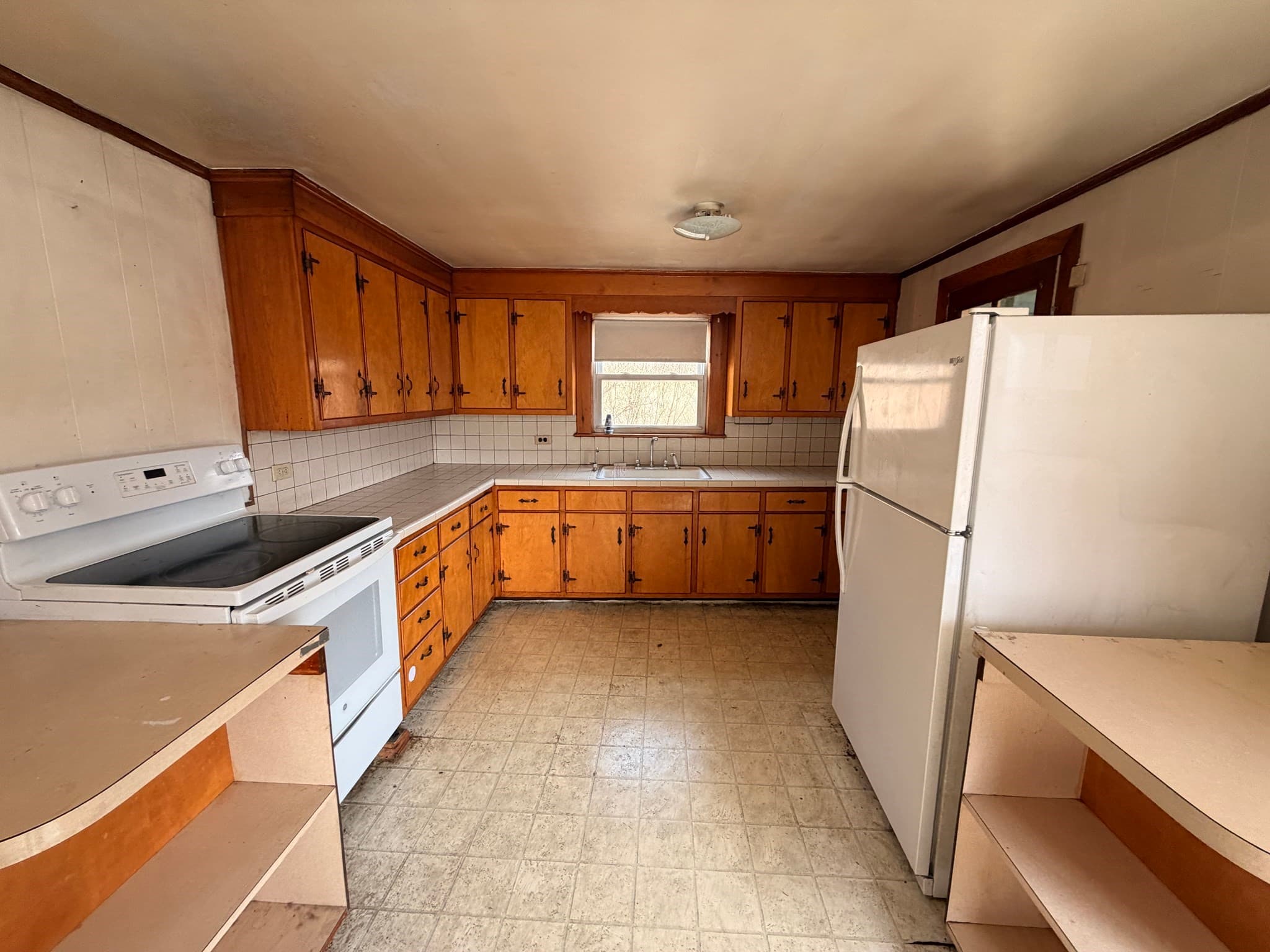 Single Family Residence at 33 Hayes Ave, Whitman MA 02382, Whitman, photo 6 of 17