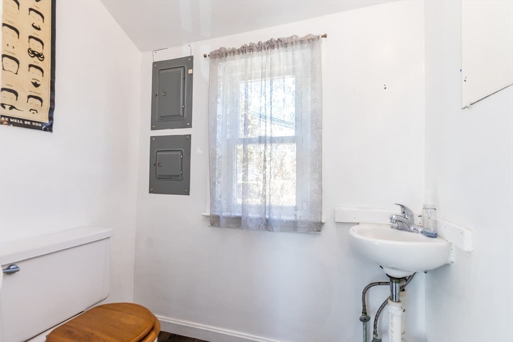 Single Family Residence at 1772 Main St, Chatham MA 02633, Chatham, photo 12 of 15