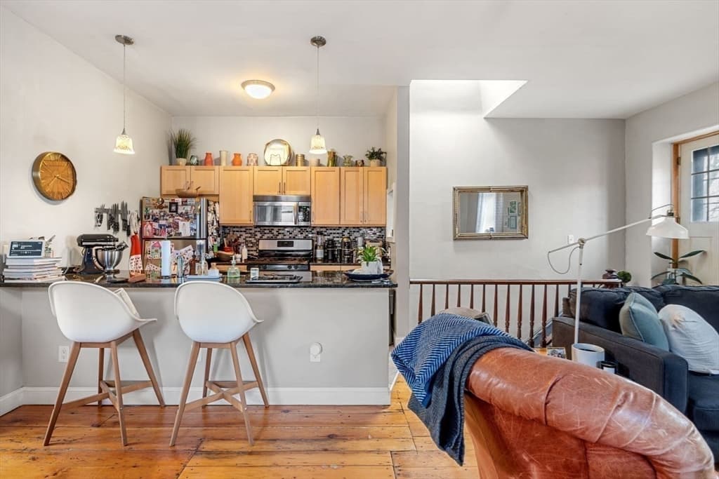 3 Family - 3 Units Up/Down at 124 F St, Boston MA 02127, Boston, photo 16 of 26