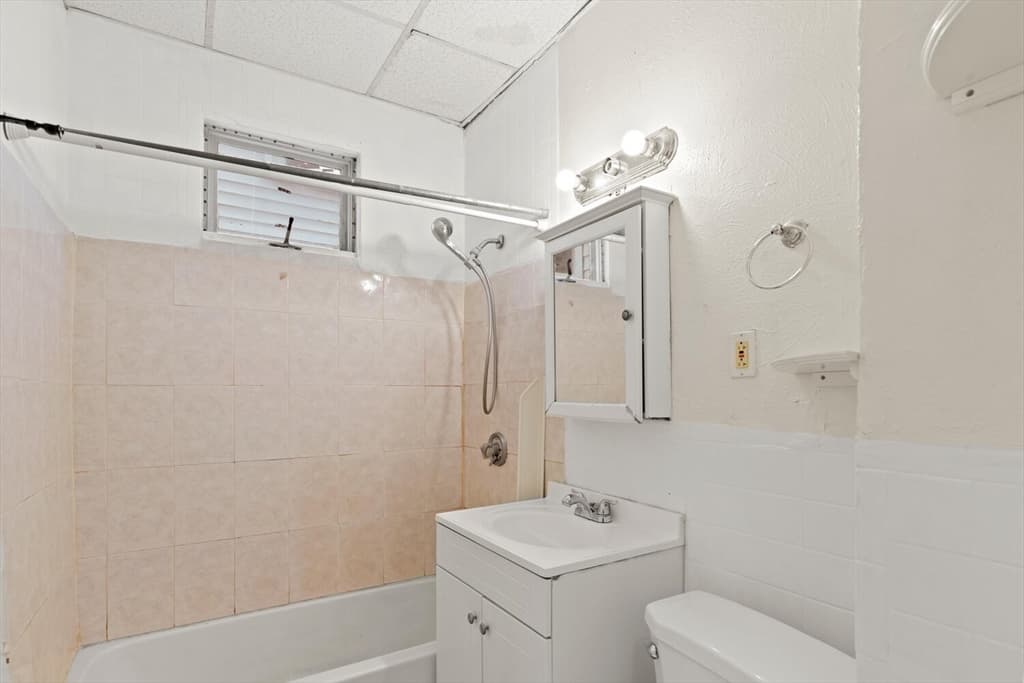 3 Family at 22 Elm St, Lynn MA 01905, photo 13 of 35