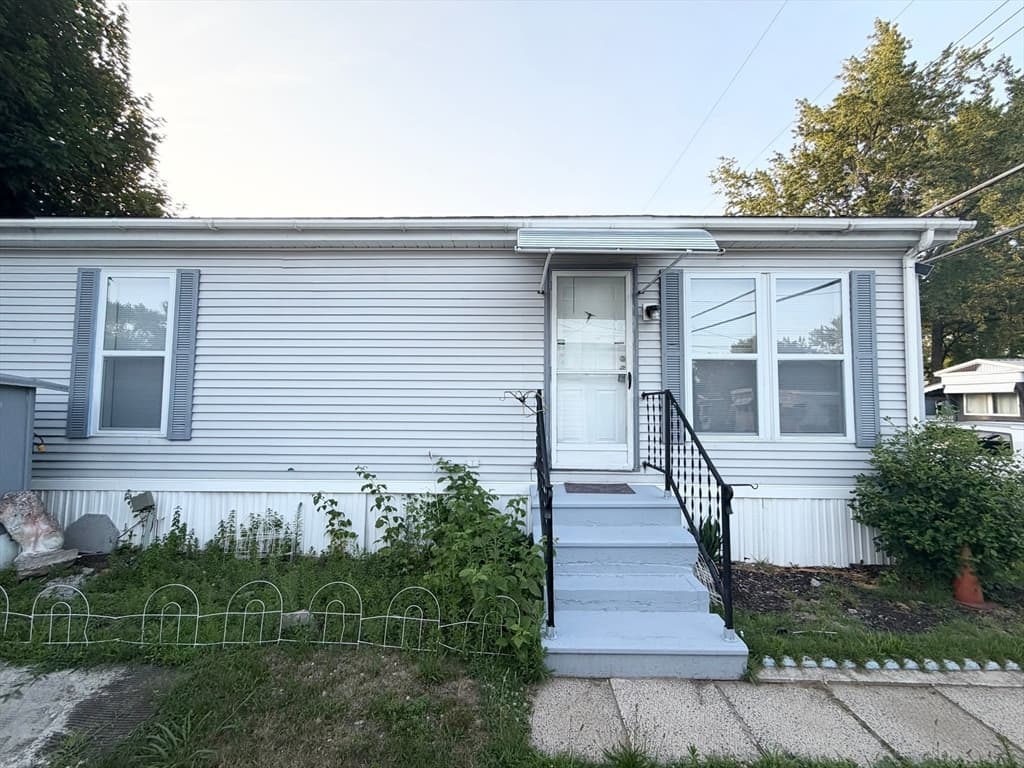 16 Mobile Home Way, Springfield MA 01119