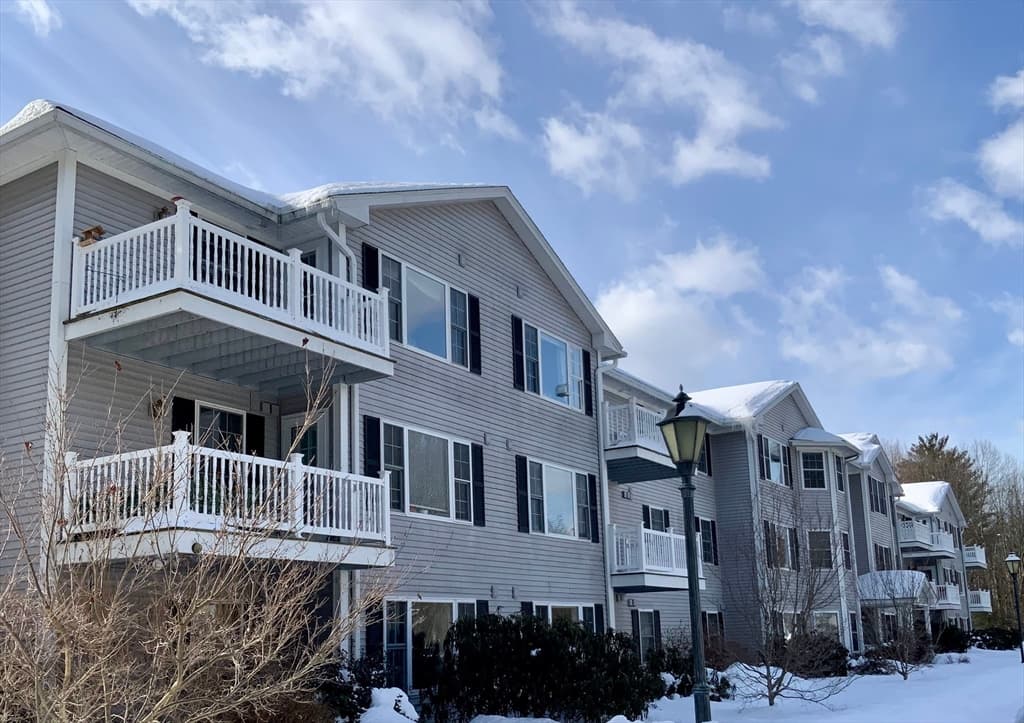 23 Greenleaves Drive # 105, Amherst MA 01002