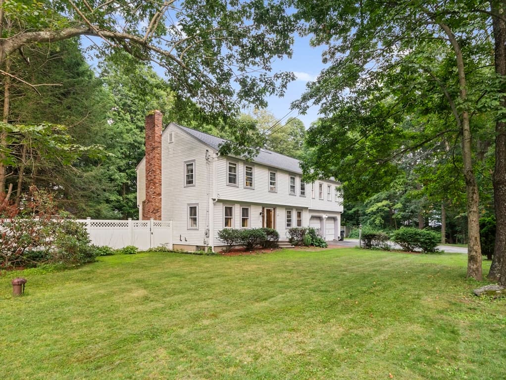 Single Family Residence at 611 Oxford Street South, Auburn MA 01501, Auburn, photo 2 of 42