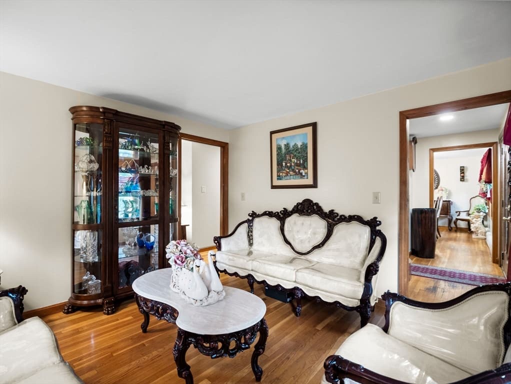 Single Family Residence at 611 Oxford Street South, Auburn MA 01501, Auburn, photo 6 of 42