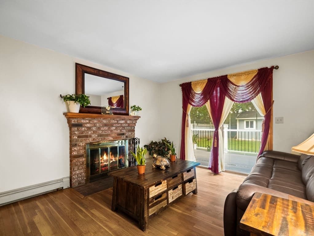 Single Family Residence at 611 Oxford Street South, Auburn MA 01501, Auburn, photo 7 of 42