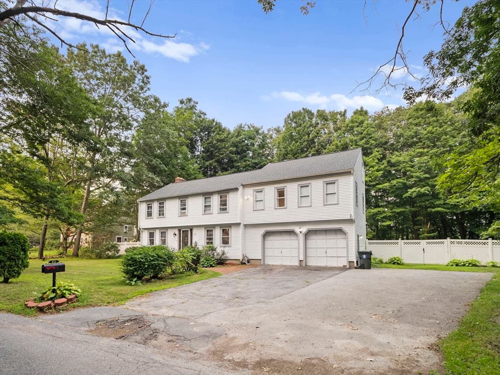 Single Family Residence at 611 Oxford Street South, Auburn MA 01501, Auburn, photo 3 of 42