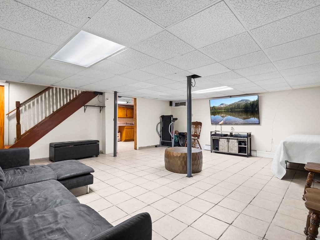 Single Family Residence at 611 Oxford Street South, Auburn MA 01501, Auburn, photo 32 of 42