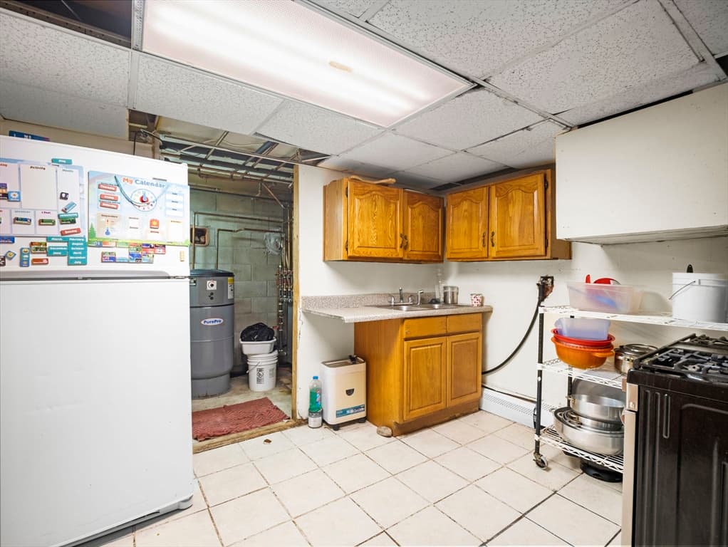Single Family Residence at 611 Oxford Street South, Auburn MA 01501, Auburn, photo 34 of 42