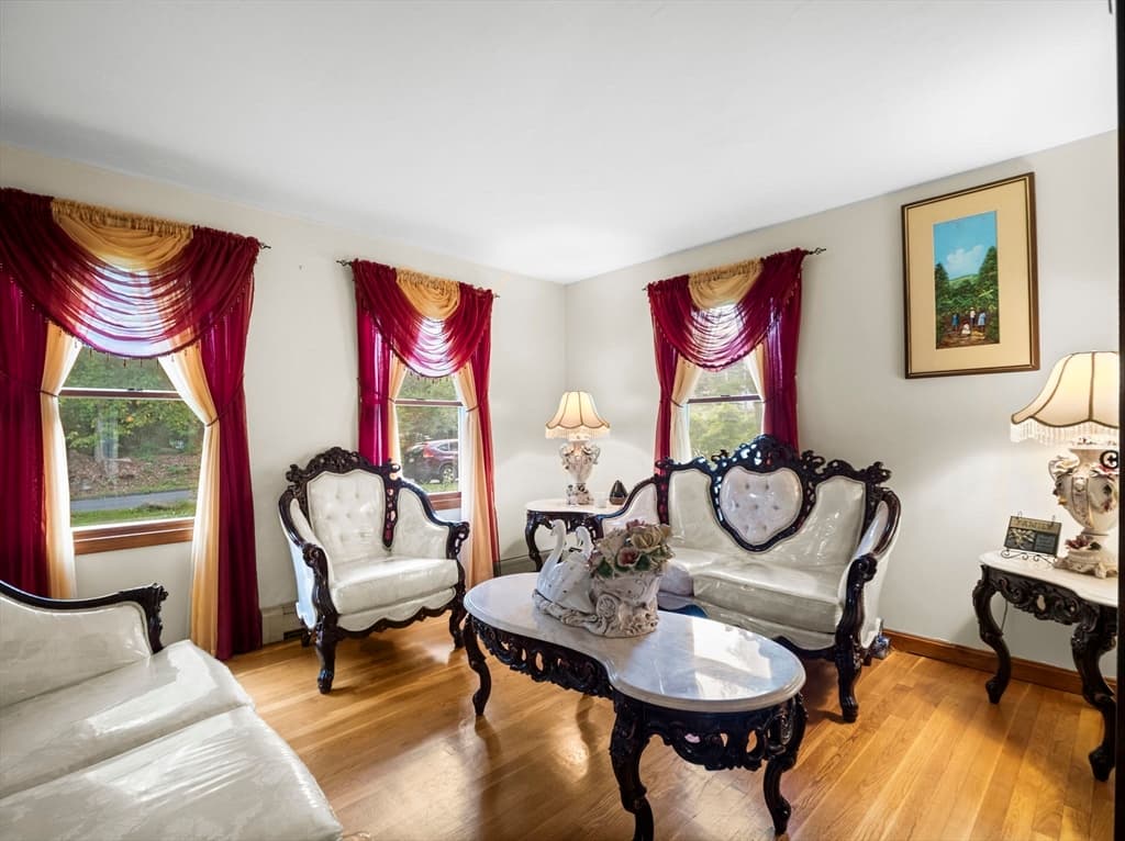 Single Family Residence at 611 Oxford Street South, Auburn MA 01501, Auburn, photo 4 of 42