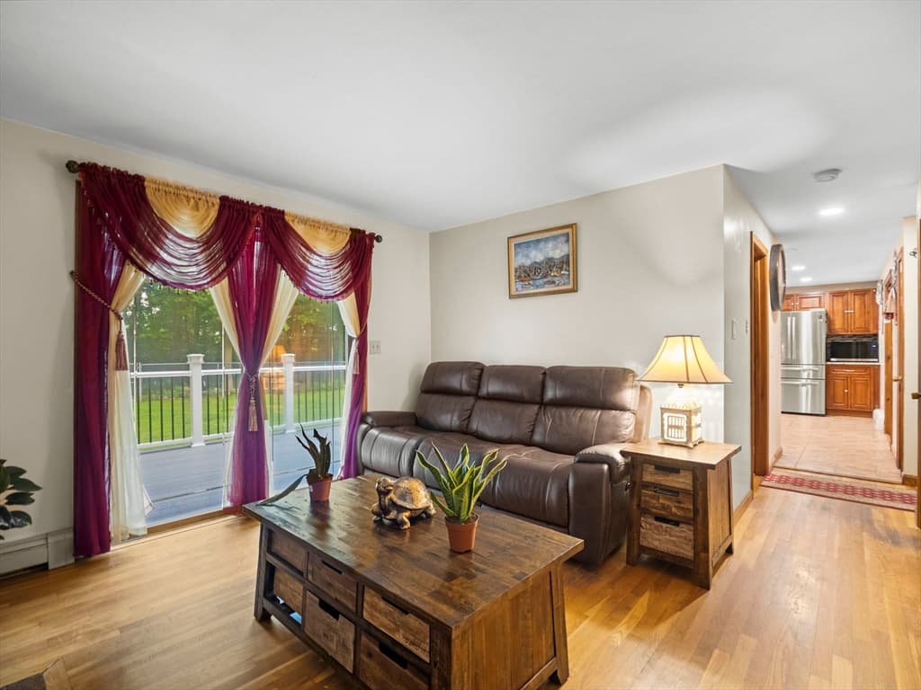 Single Family Residence at 611 Oxford Street South, Auburn MA 01501, Auburn, photo 8 of 42