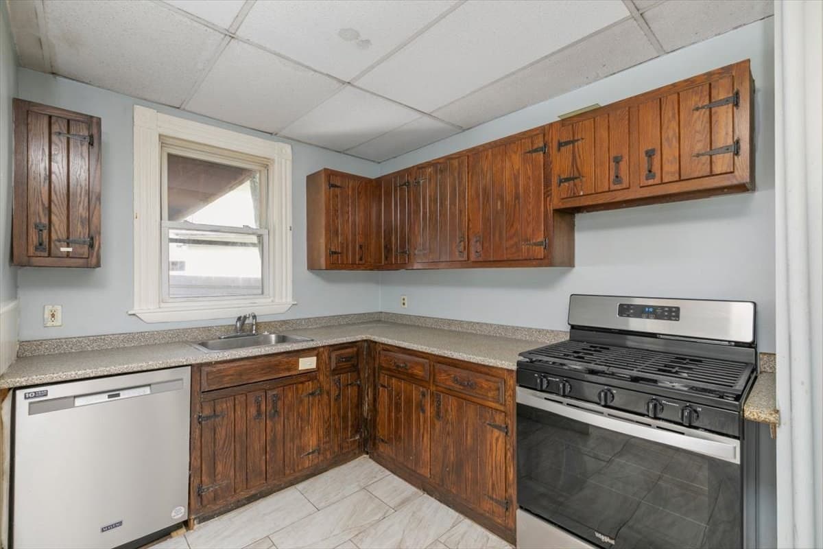 2 Family - 2 Units Up/Down at 293 Albion St, Wakefield MA 01880, Wakefield, photo 11 of 42