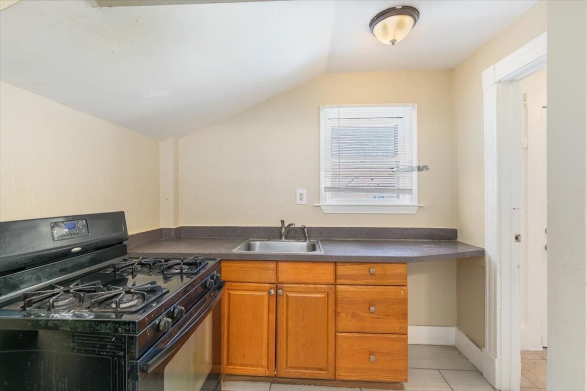 2 Family - 2 Units Up/Down at 293 Albion St, Wakefield MA 01880, Wakefield, photo 25 of 42