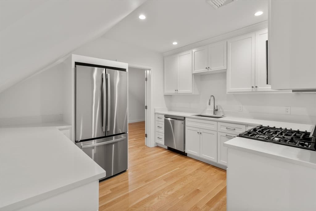 Condominium at 202 Washington Street # A, Wellesley MA 02481, photo 4 of 9