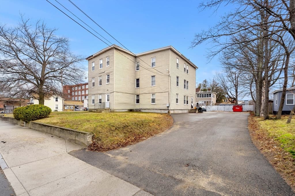 45 Laurel St, Leominster MA 01453 photo 2