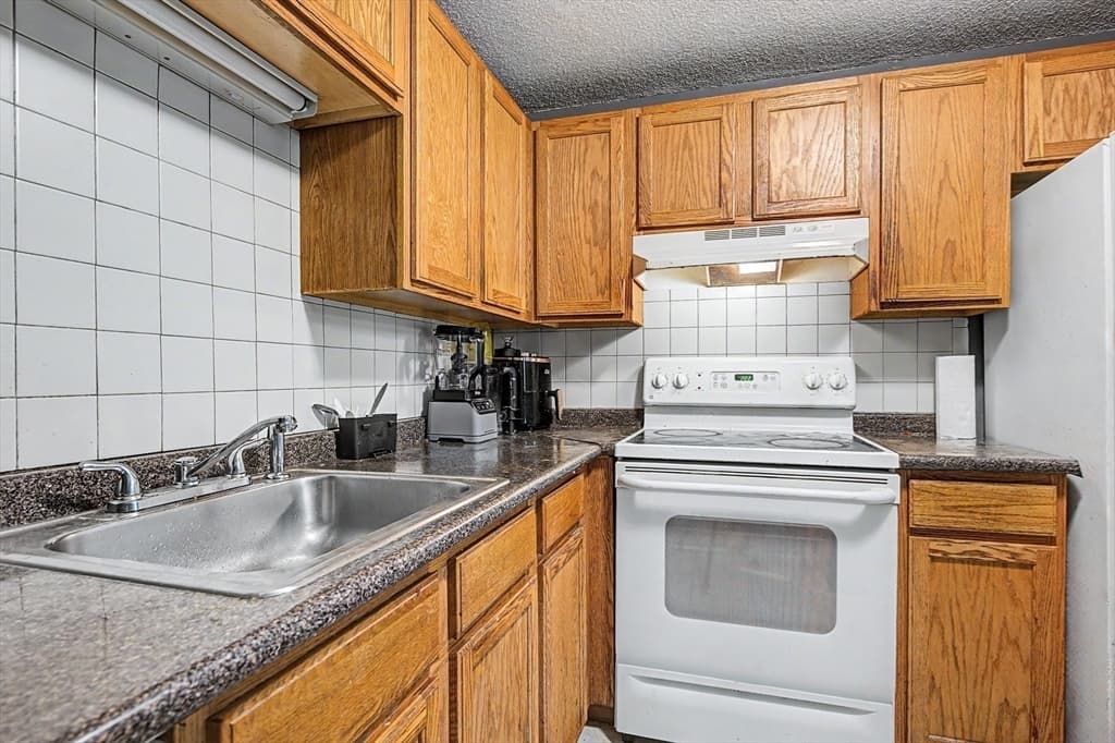 Condominium at 35 Longworth Avenue # 12, Brockton MA 02301, Brockton, photo 9 of 21