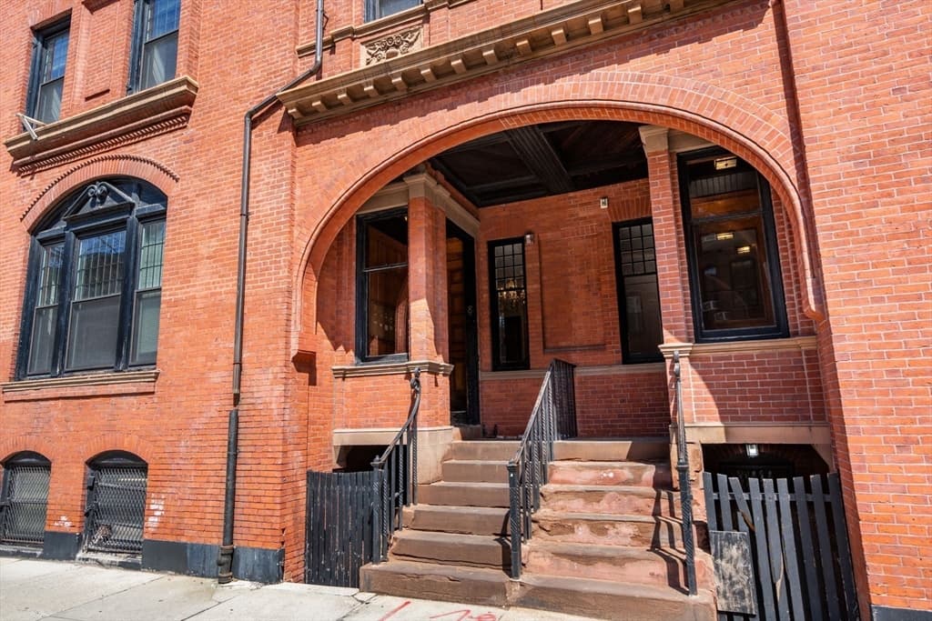 5-9 Family at 8 Fairfield Street, Boston MA 02116, photo 5 of 14