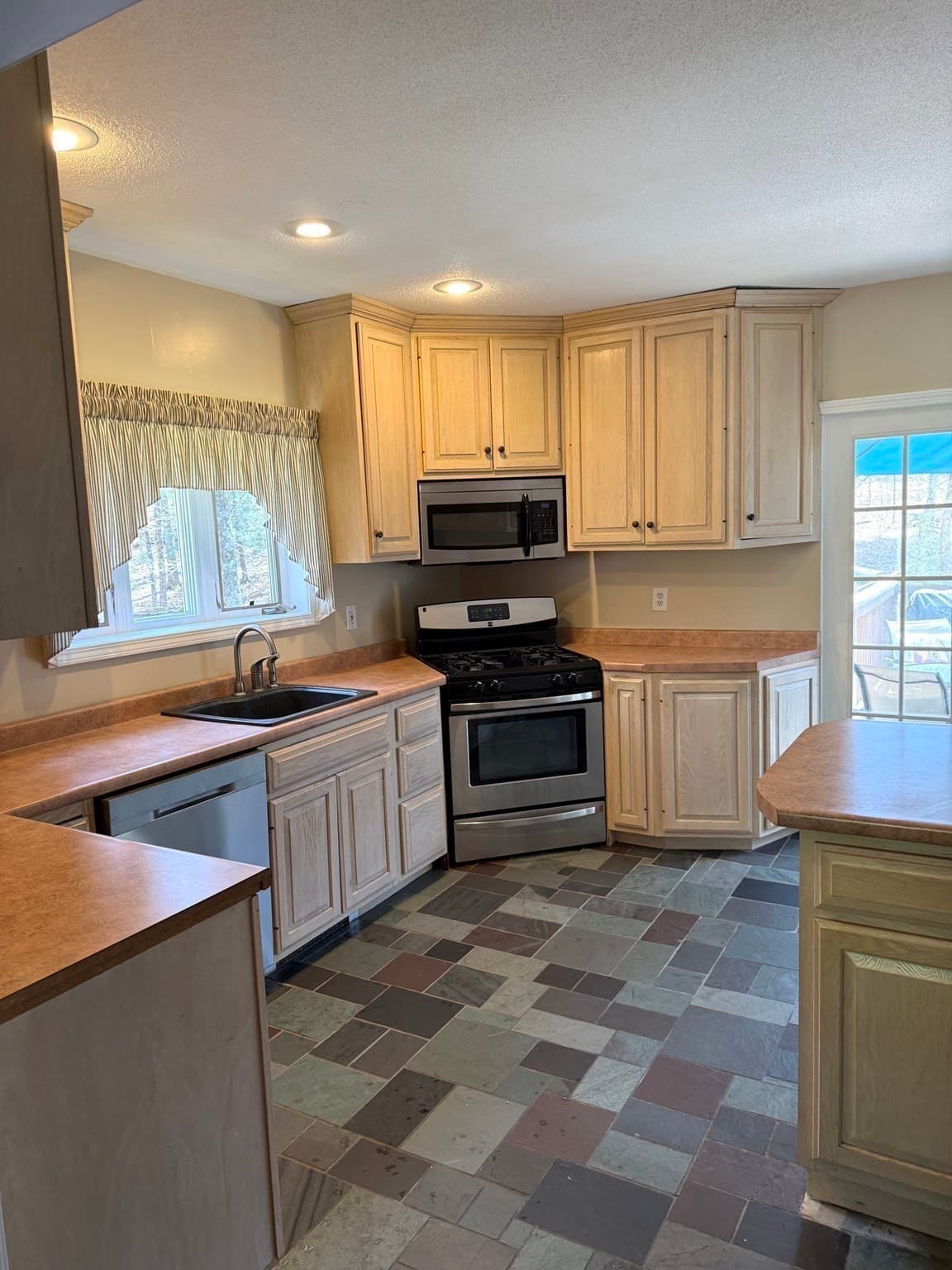 Single Family Residence at 1511 Dunhamtown Brimfield Rd, Brimfield MA 01010, Brimfield, photo 8 of 42