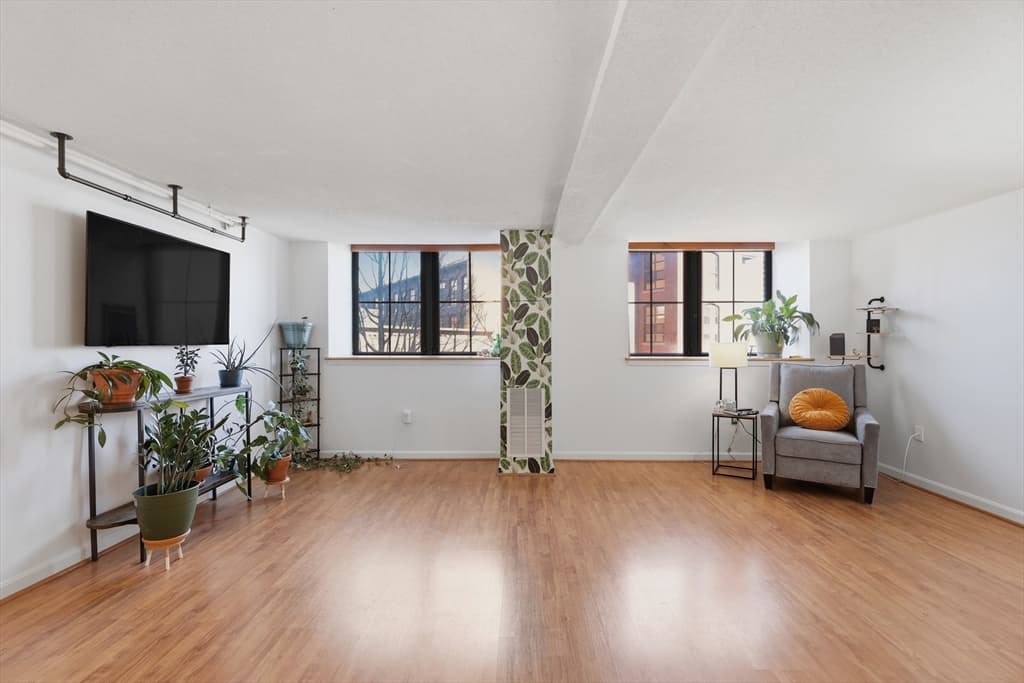 Condominium at 200 Market Street # 306, Lowell MA 01852, photo 3 of 23