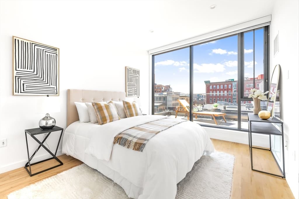 Condominium at 346 Congress St # 703, Boston MA 02210, photo 13 of 38