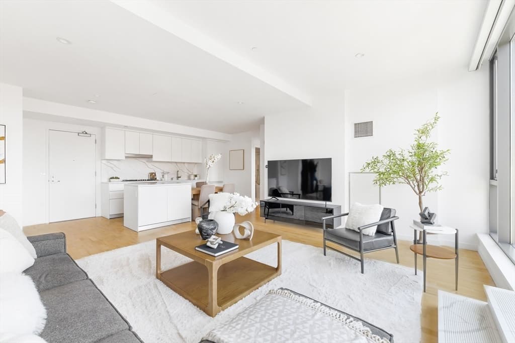 Condominium at 346 Congress St # 703, Boston MA 02210, photo 5 of 38