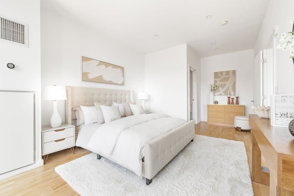 Condominium at 346 Congress St # 703, Boston MA 02210, photo 18 of 38