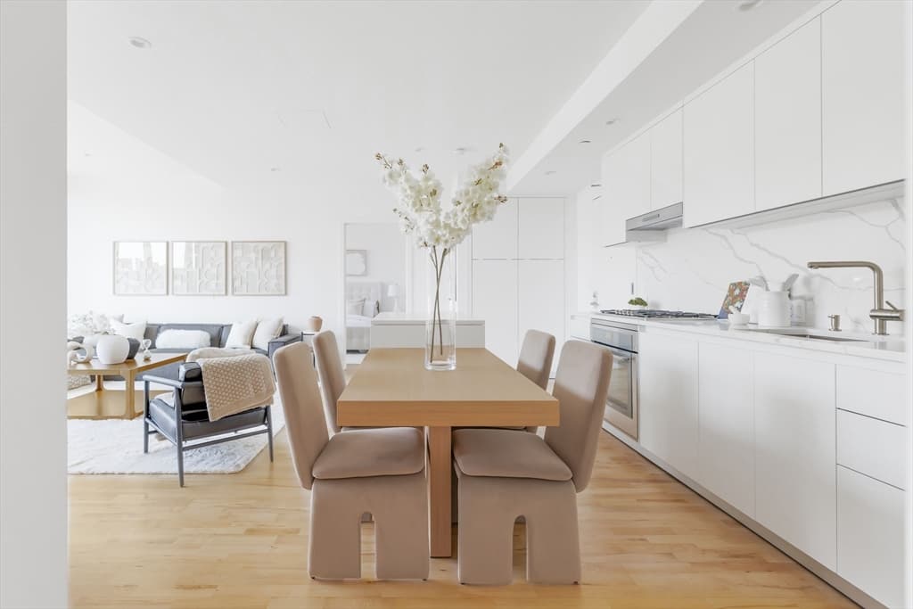 Condominium at 346 Congress St # 703, Boston MA 02210, photo 11 of 38