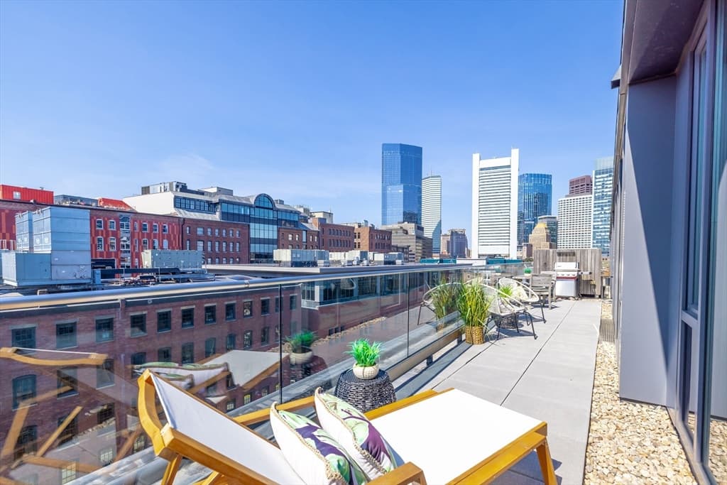 Condominium at 346 Congress St # 703, Boston MA 02210, photo 21 of 38