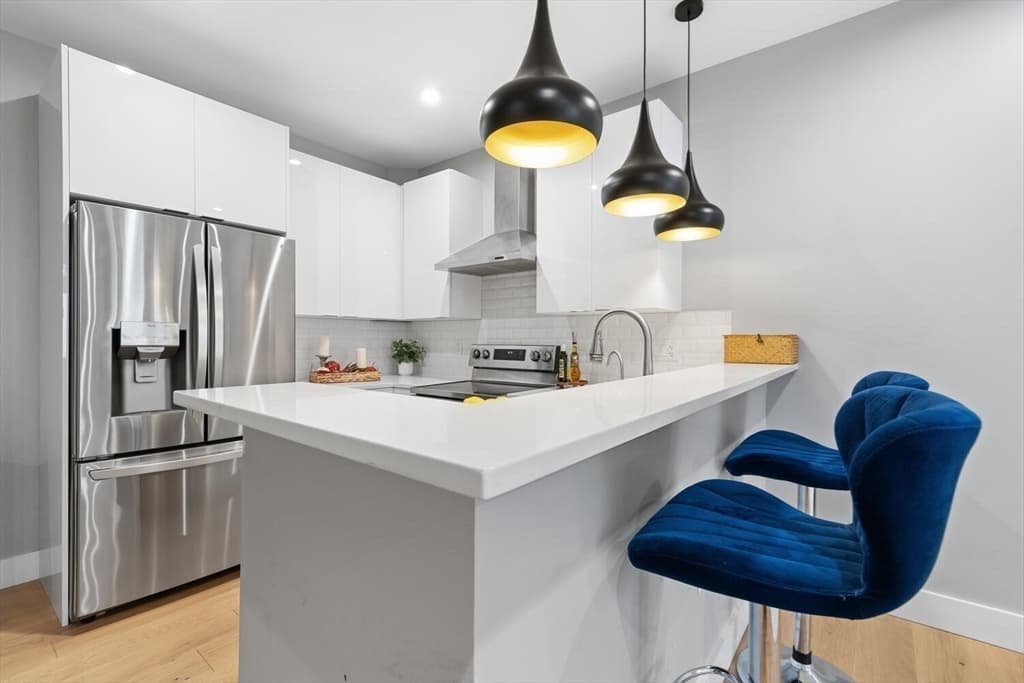 Condominium at 60 Cross St, East # 103, Somerville MA 02145, photo 7 of 24