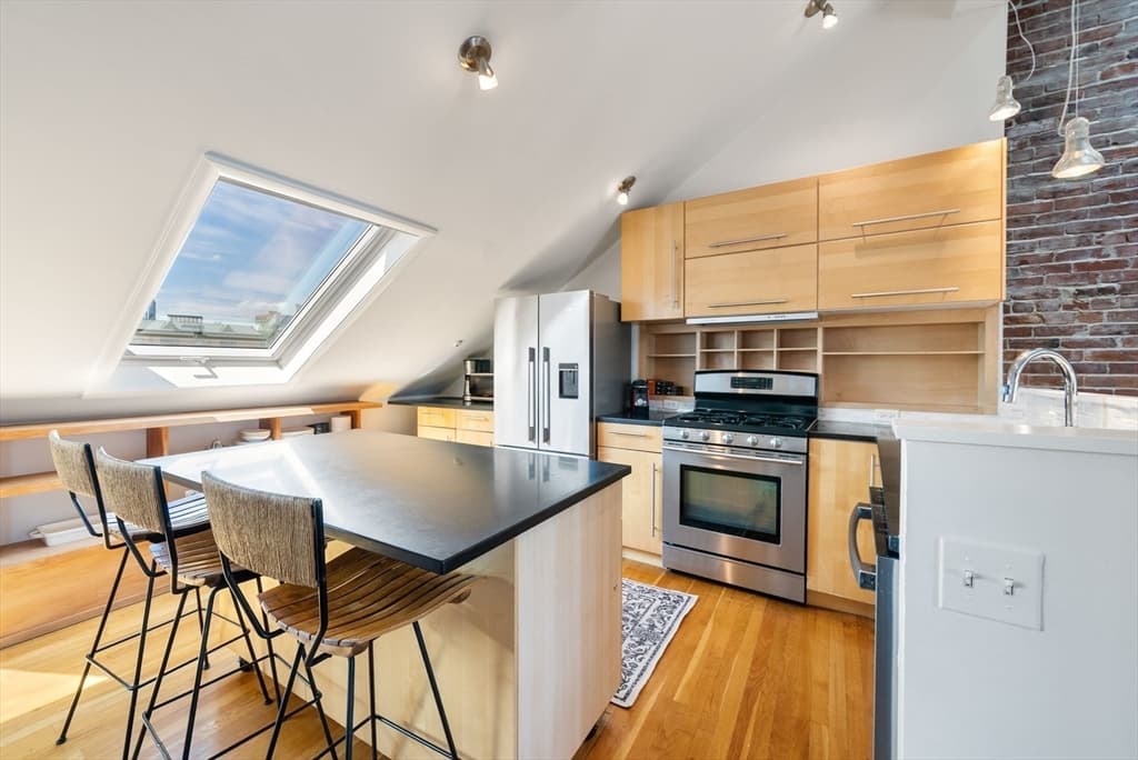 Condominium at 1666 Washington St # 3, Boston MA 02118, photo 4 of 30