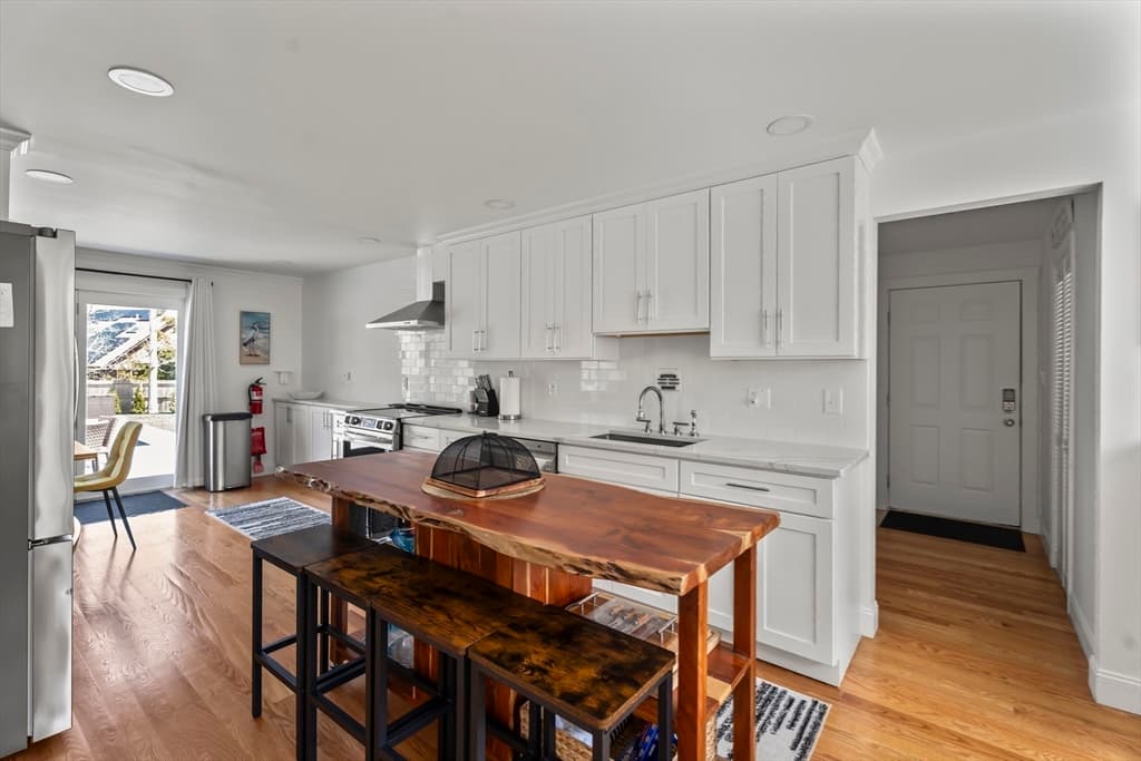 Single Family Residence at 105 Whalers Walk, Edgartown MA 02539, photo 13 of 28