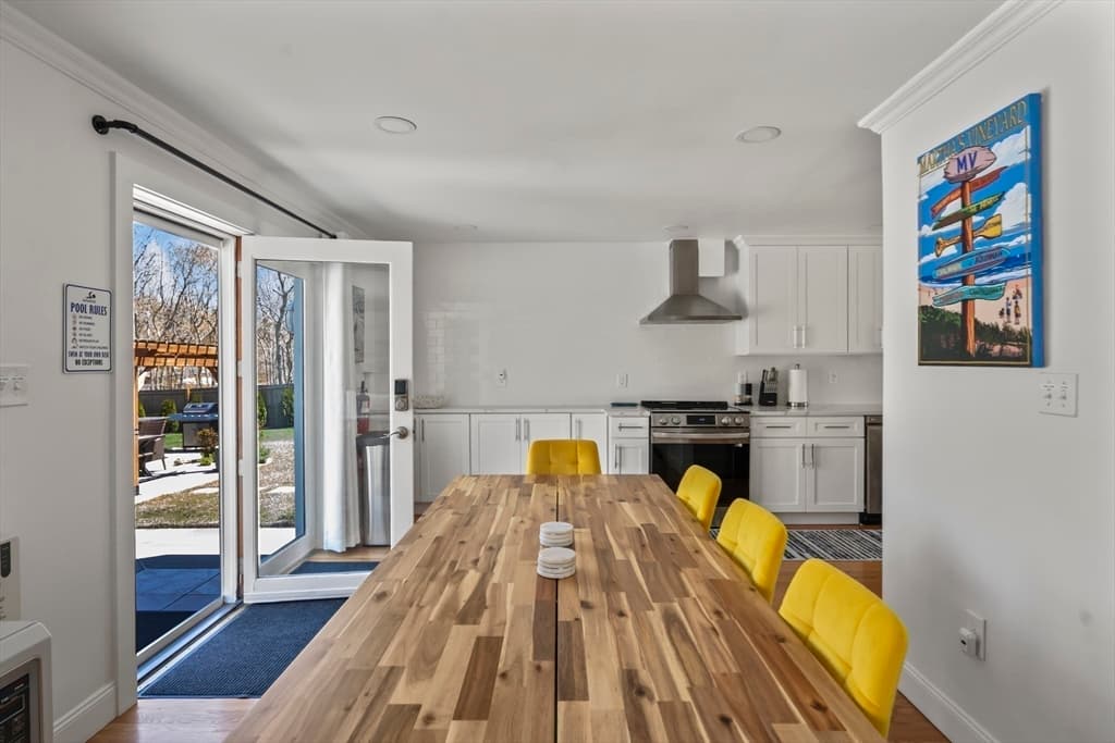 Single Family Residence at 105 Whalers Walk, Edgartown MA 02539, photo 8 of 28