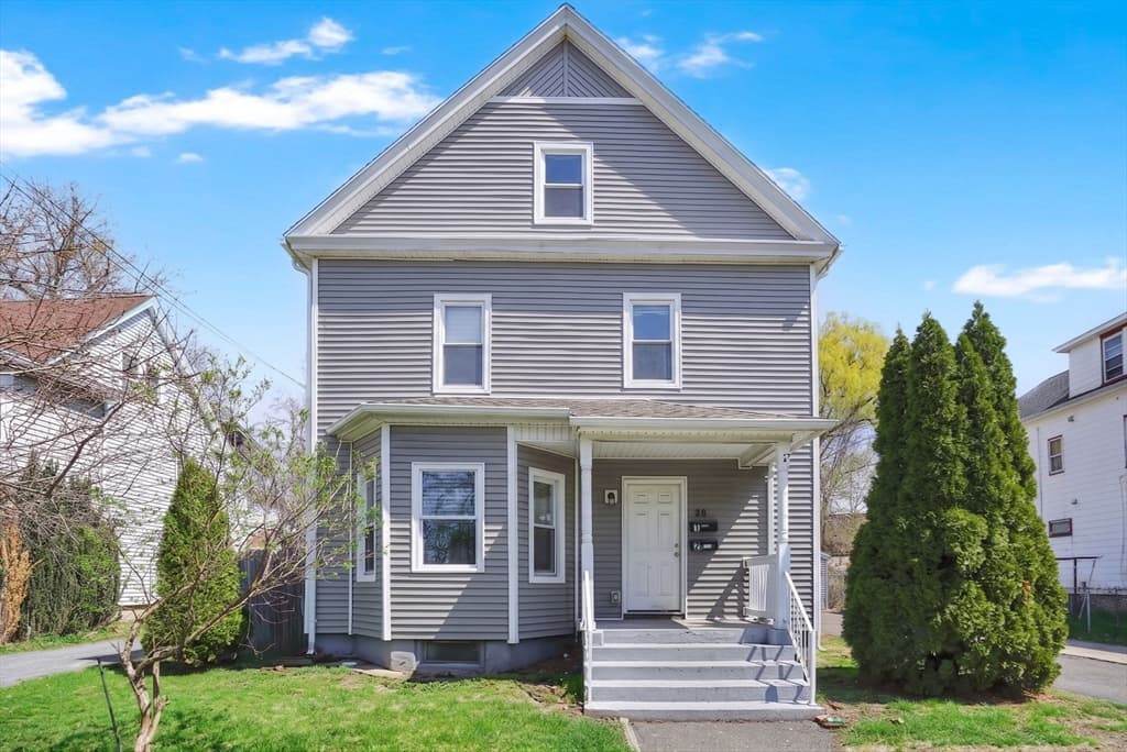 38 Whitman St, Chicopee MA 01013