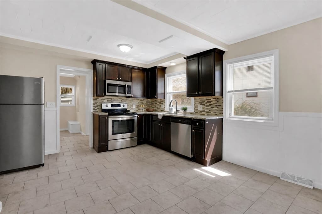 Multi Family at 38 Whitman St, Chicopee MA 01013, Chicopee, photo 4 of 29
