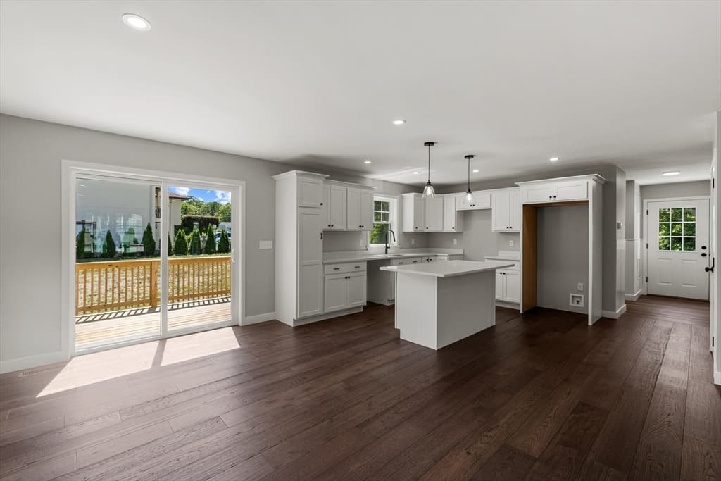 Single Family Residence at 961 Wood St, Fall River MA 02721, photo 8 of 33