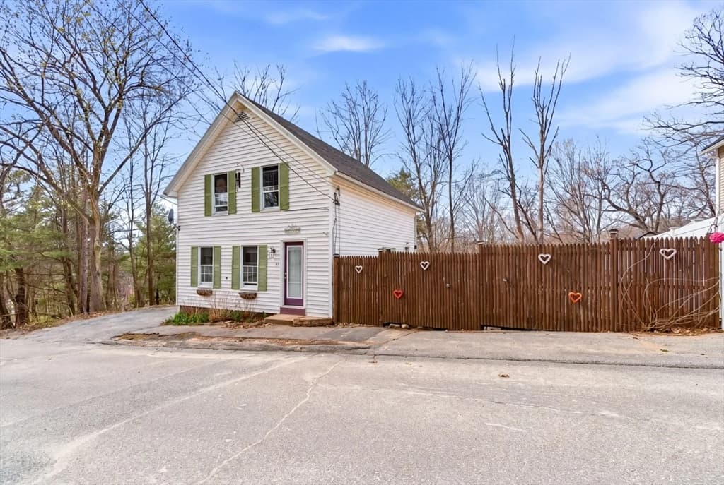 Single Family Residence at 13 Keyes St, Warren MA 01083, Warren, photo 3 of 16