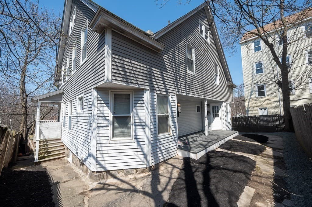 104 1/2 Rodney St, Worcester MA 01605