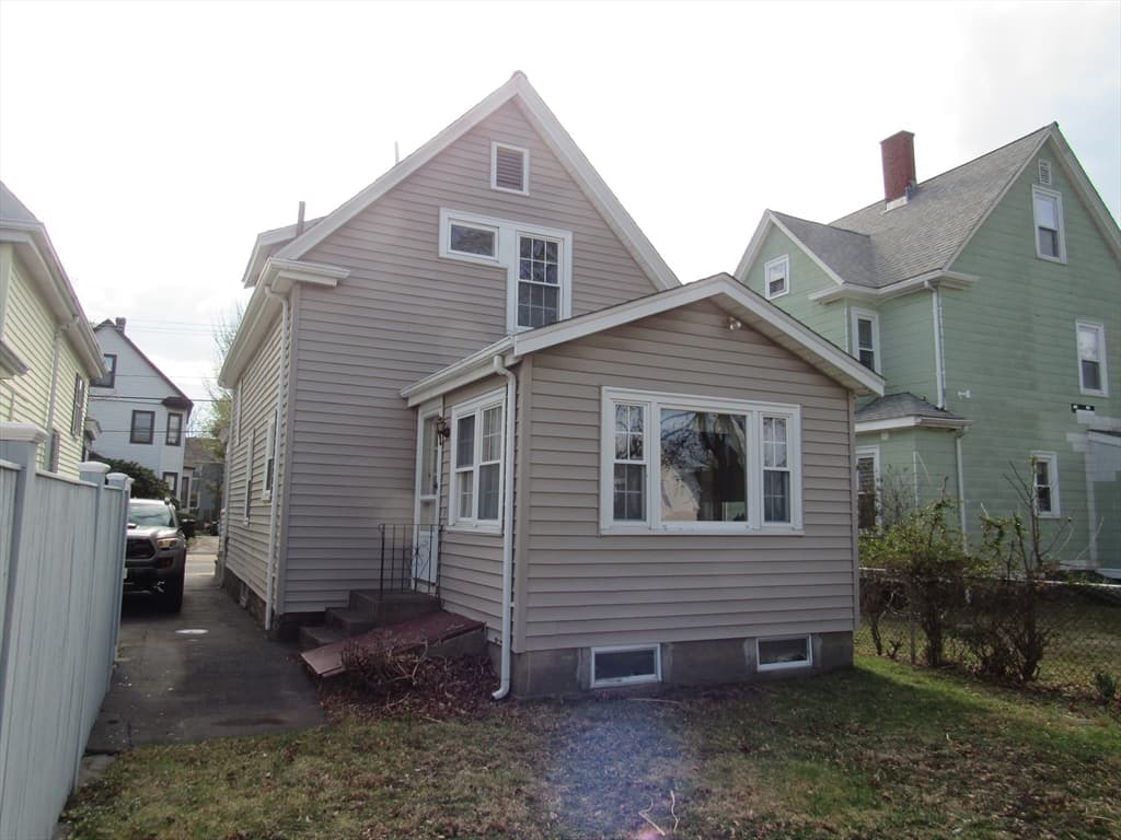Single Family Residence at 260 Newbury Ave, Quincy MA 02171, photo 2 of 23