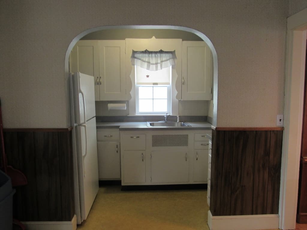 Single Family Residence at 260 Newbury Ave, Quincy MA 02171, photo 8 of 23