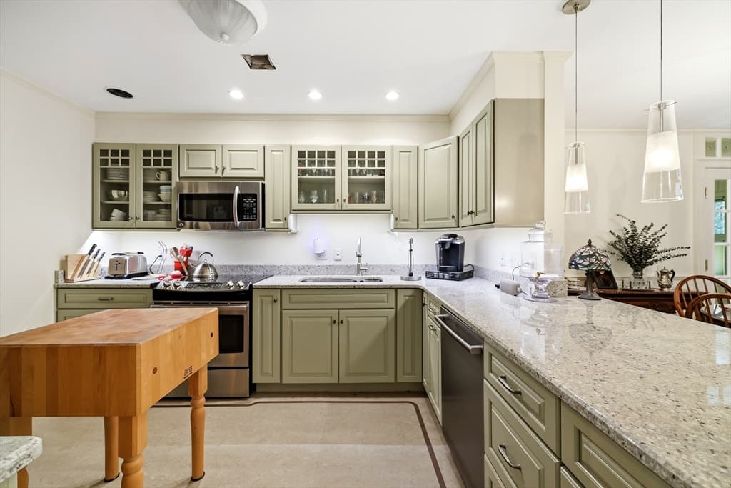 Condominium at 306 Country Side Rd # 306, Greenfield MA 01301, Greenfield, photo 3 of 24