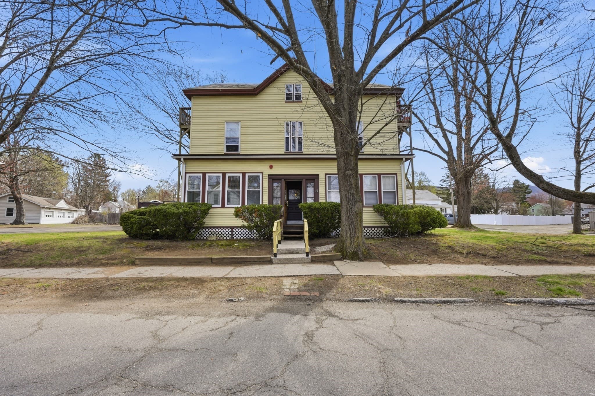 5-9 Family at 17 Adams St, Easthampton MA 01027, photo 2 of 24